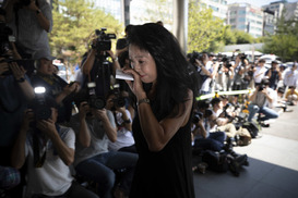 김부선, 경찰조사 거부하고 귀가…“이재명 자료 제출했다”