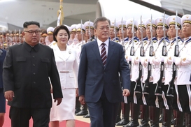 “대통령 각하” 외친 뒤 사열…과거와 달라진 ‘최고 예우’