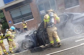 어제 이어 오늘 또…평창서 BMW 520d 주행 중 화재 