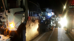 4.5t 트럭이 5t 트럭 받고, 5t 트럭은 12t 트럭받아…2명 사망