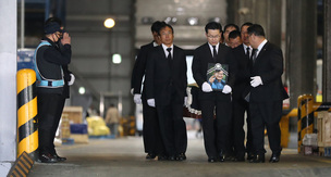 [포토] 히말라야 원정대 시신, 인천공항 도착