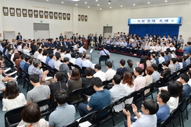 관행 깨고 변해야 산다…‘오거돈 부산시’에 혁신 바람