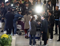 사이판·괌에서 민항기 2대 도착…“무서워 한숨도 못 잤다”