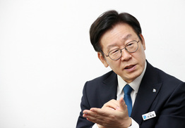 이재명, 아내 기소의견 송치에 “B급 정치 골몰하는 경찰에 절망”