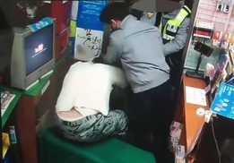 부산에 반바지 뒤집어쓴 미국인 강도…앞 안보여 허둥
