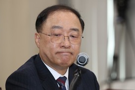 홍남기 “불미스러운 일 생겨서는 안 돼”