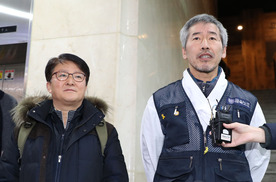 ‘굴뚝농성’ 파인텍 2차 교섭…사쪽 “굴뚝 올라가면 영웅인가”