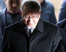 [사설] 양승태 구속, 뒤늦은 ‘사법정의’ 국민 신뢰로 이어지길 