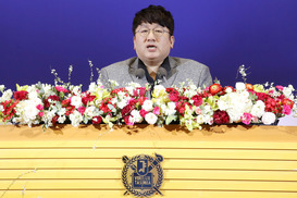 BTS 키운 방시혁 “내 원동력은 분노”…서울대 졸업식 축사