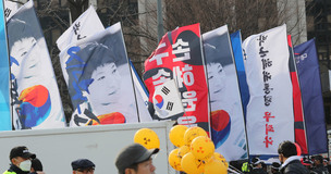 박 전 대통령 탄핵 2년…정치권, 한국당 ‘탄핵 불복’ 목소리 우려