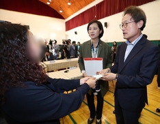 장애학생에게 고추냉이 강제로 먹인 특수학교 교사 기소