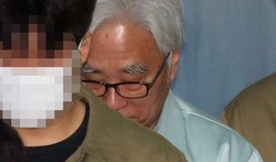 ‘극단원 성추행’ 이윤택 징역 7년 확정…“꿈과 희망 짓밟아”