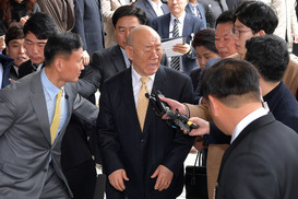 전두환쪽 “연희동 사저 압류한 ‘전두환 추징법’은 위헌”