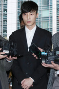  ‘음란물 유포’ 로이킴 경찰 출석…“심려 끼쳐 죄송”