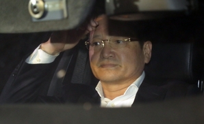 윤중천 “동영상 속 남성은 김학의” 인정…13시간 만에 재소환