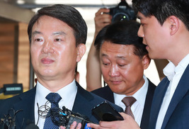 ‘정보경찰 선거개입’ 강신명 전 경찰청장 구속…이철성 기각