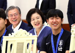 청와대에 간 U-20 대표팀…이강인 “이런 자리서 인터뷰할 줄은”