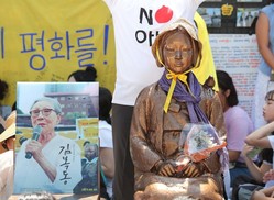 “수요시위는 희망·평화·정의”…길원옥 할머니의 ‘침묵’ 대신 채운 시민들