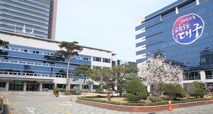 수업 중인 여성 교사를 장학관 술자리에 부른 학교 이사장 해임