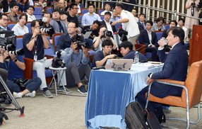 청 “6일까지 재송부를”…한국당 반발속 청문회 여지 