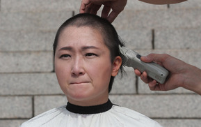 이언주 삭발…“문 대통령, 조국 임명 즉각 철회하라”