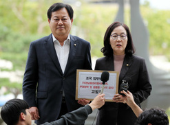 한국당, 조국 직권남용 고발…보수 야권 ‘조국 통화 외압’에 집중포화