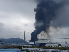[속보] 울산 염포부두 석유 운반선 폭발…해경 “25명 전원 구조”