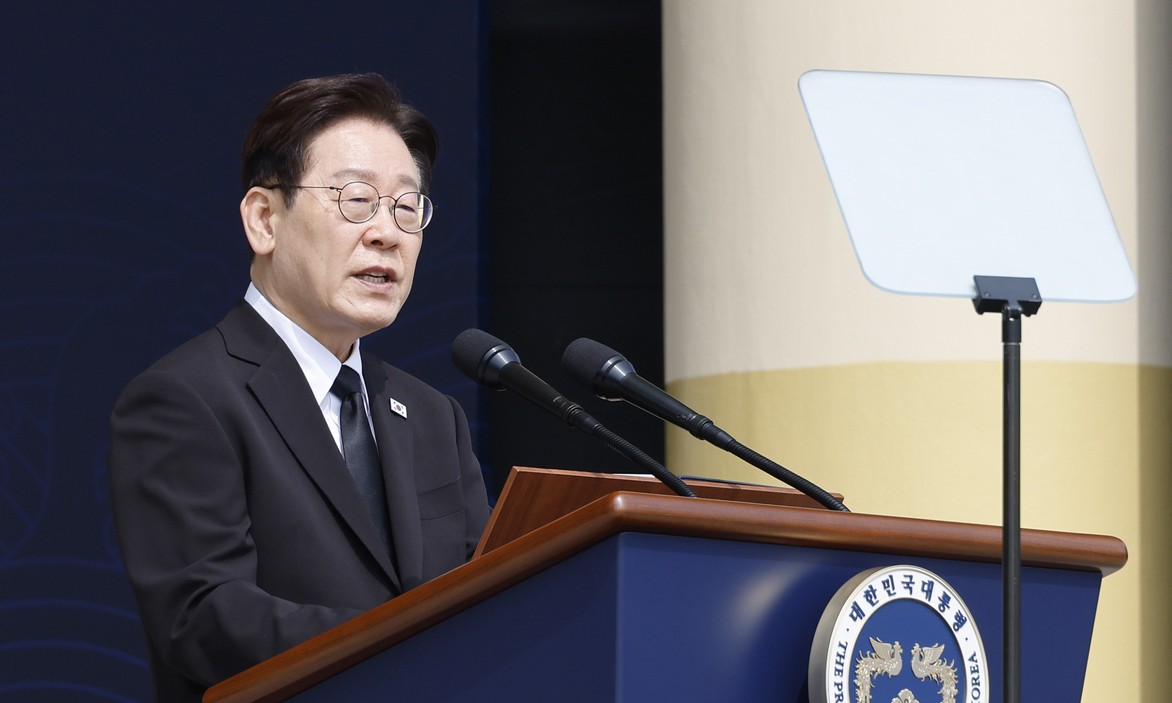 이 대통령 “선택적 모병제 속도 내라…전작권 회복도 조속 추진”