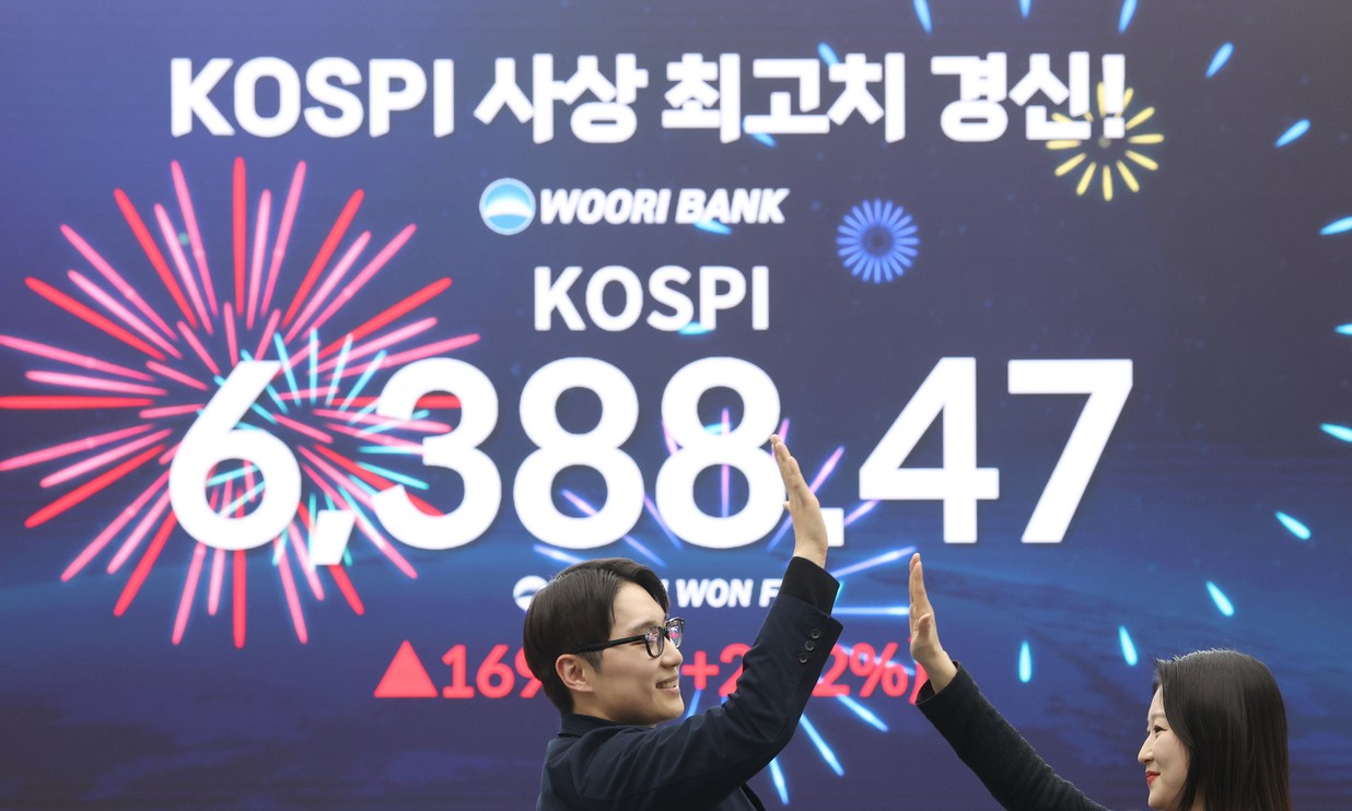코스피 6388…전쟁 파고에도 역대 최고치 또 갈아치웠다