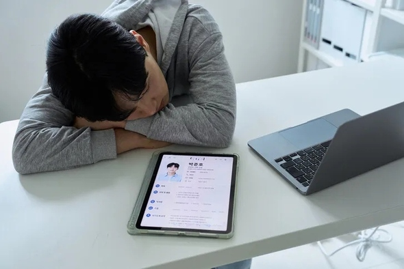 “想先干点什么，却只能做合同工”……韩国青年群体难积累技能，转职之路受阻