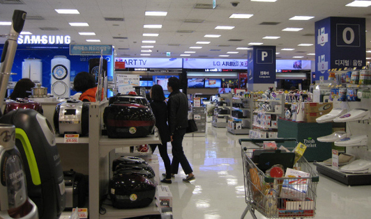 デパート・ショッピングモールの食品売場は大型マート義務休業制から