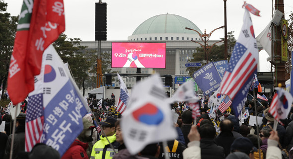한국인 50% “정치적 성향 다르면 같이 밥 먹기 싫어”(1): 정치/사회: 한겨레일본