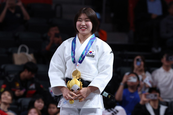 Huh Mimi wins gold in women's 57kg judo at Aichi-Nagoya Asian Games