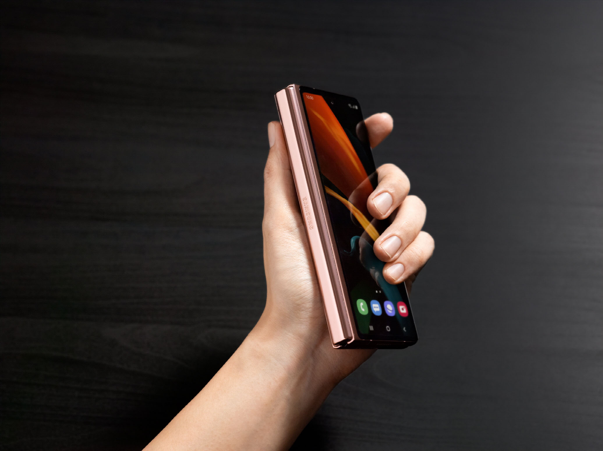 삼성전자가 1일 오후 11시(한국시간) ''삼성 갤럭시Z폴드2 언팩 파트2(Samsung Galaxy Z Fold2 Unpacked Part 2)'' 온라인 행사를 열고 갤럭시Z폴드2를 공개했다. 사진은 이날 공개된 갤럭시 Z 플립 5G 모습. [삼성전자 제공] 