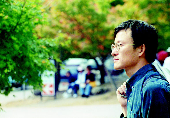 작가 김소진의 10주기를 맞아 추모문집 <소진의 기억>이 출간되었다. ‘김소진 사후 10년’을 돌아보는 글들은 자연스럽게 지금의 한국문학에 대한 비판적 점검을 겸하게 되었다.