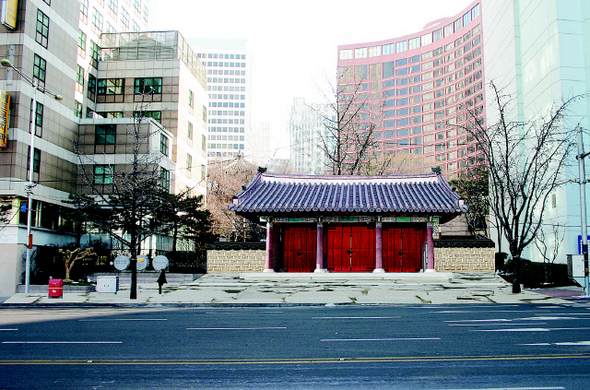 우이동 ‘환구단 정문’ 42년만에 제자리로 : 전국일반 : 전국 : 뉴스 : 한겨레