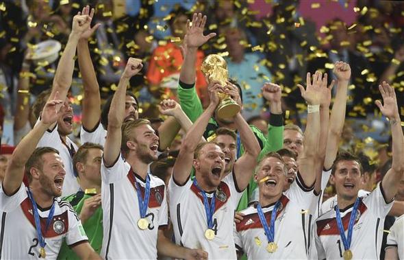 포토] 독일, 월드컵 우승컵 4번째 포옹 : 경제일반 : 경제 : 뉴스 : 한겨레모바일