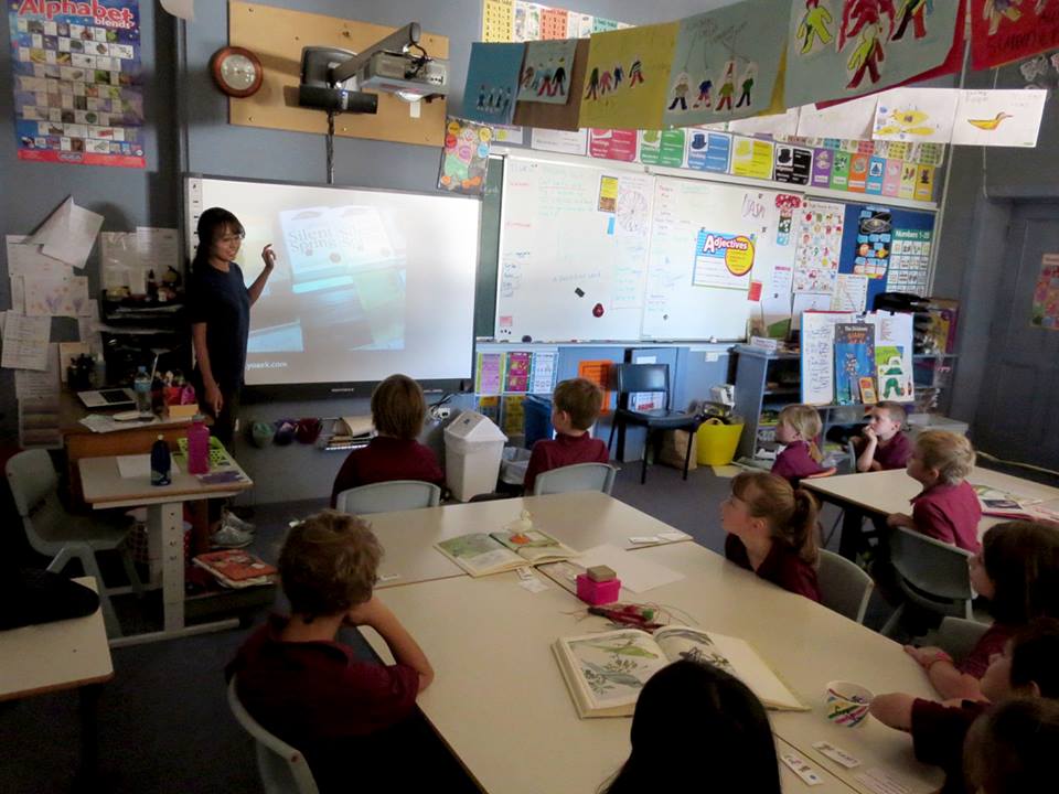 2014년 호주 멜로즈 초등학교에서 김은경씨가 워크숍을 진행하는 모습.