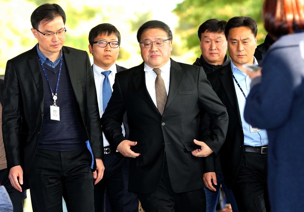 News Analysis Prosecutors Charge Choi Sun Sil With Abuse Of Authority Not Bribery National News The Hankyoreh