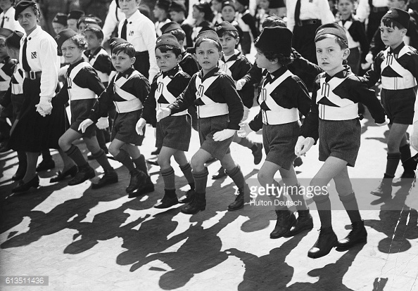 무솔리니 정권은 열살 안팎의 어린이로 구성된 파시스트소년단에 피노키오의 이미지를 적극 차용했다. 게티이미지