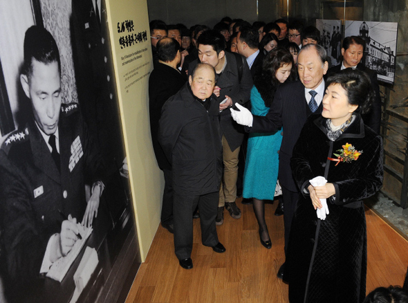 President Park ordered Mir Foundation funding for Park Chung-hee ...