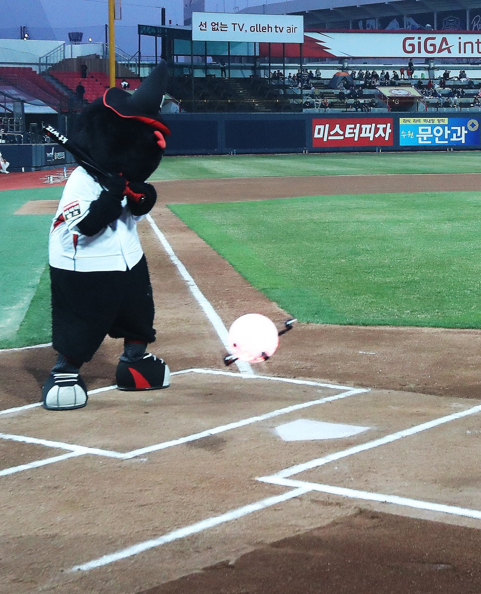 IU throws the opening pitch for the Doosan Bears