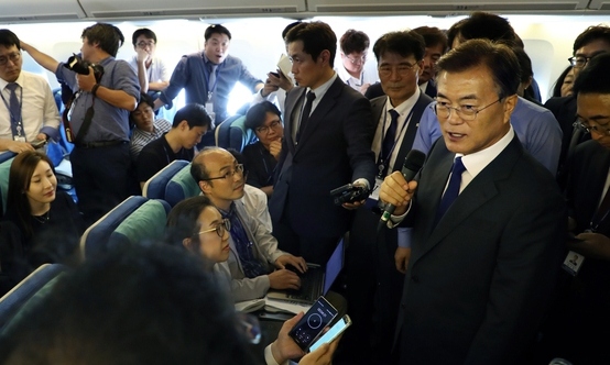 문 대통령 “올해 연차휴가 다 사용할 것…계획은 아직 못 세워”