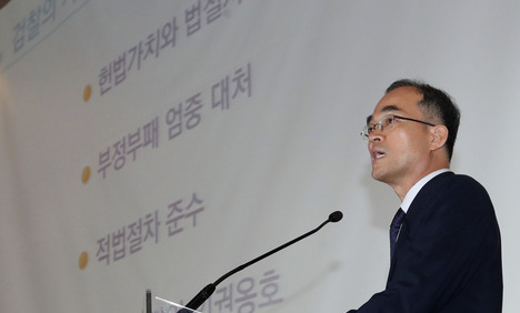 권한 분산에 선그은 문무일…청와대·법무부와 엇박자 우려