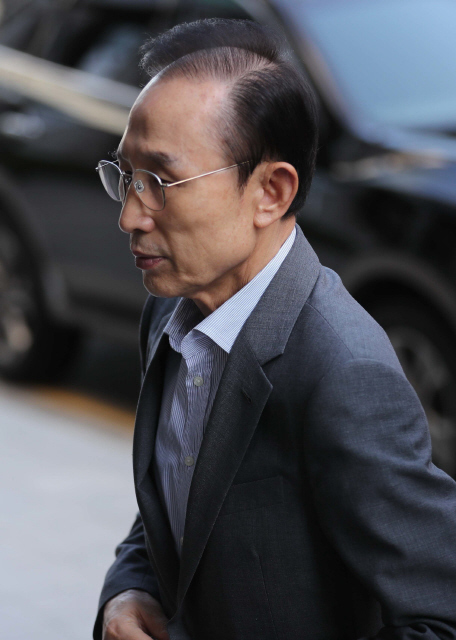 Prosecutor's investigative net closing around Lee Myung-bak : National :  News : The Hankyoreh