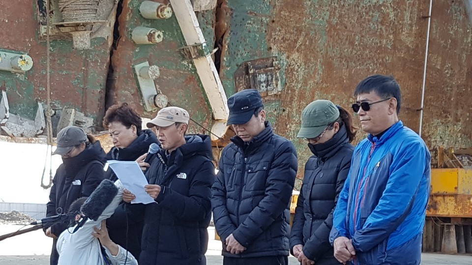[한겨레 사설] 잊지 않겠습니다 : 사설 : 사설.칼럼 : 뉴스 : 한겨레
