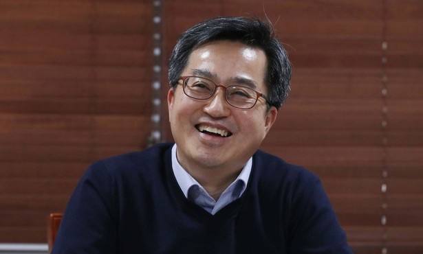 “대통령 자주 뵙고 보고” 김동연 패싱 일축