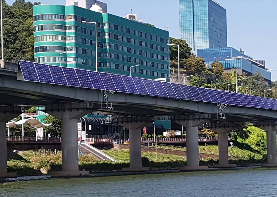 Photo Seoul City Places Solar Panels On Gangbyeonbuk Highway