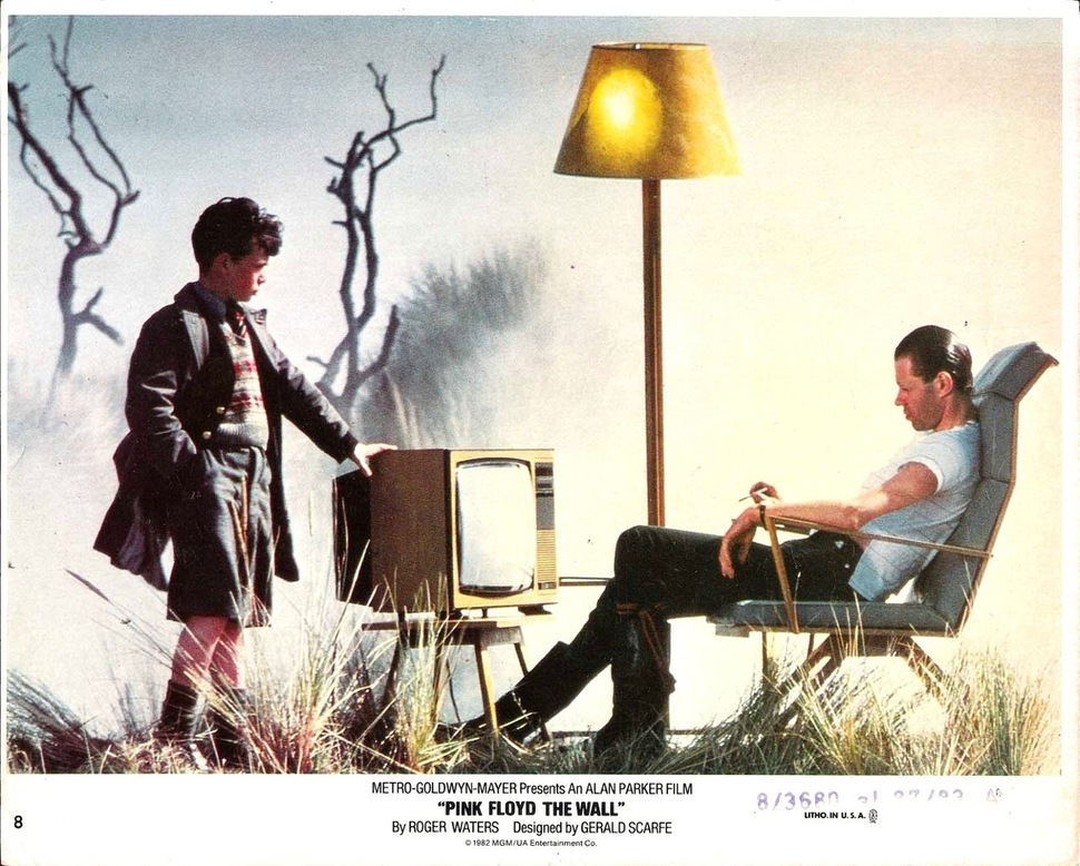 1982년 핑크 플로이드는 영화 감독 앨런 파커와 함께 자신들의 실험적인 음반을 한 편의 영화 <핑크 플로이드 더 월(Pink Floyd: The Wall)>로 옮겼다. 영화의 한 장면이 담긴 포스터 갈무리.