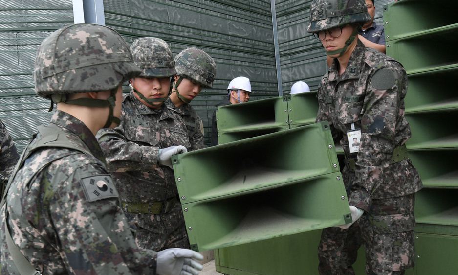 통일전망대 인근서 대북 확성기 첫 철거